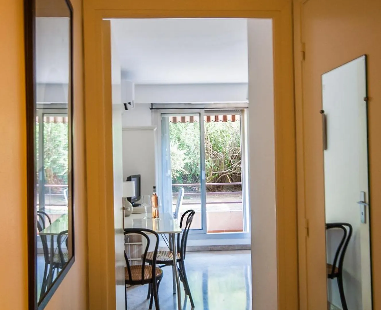 Studio Au Plein Coeur De Nice Lägenhet